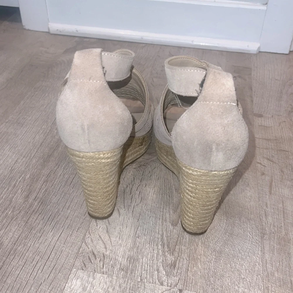 Marc Fisher Tan Wedges